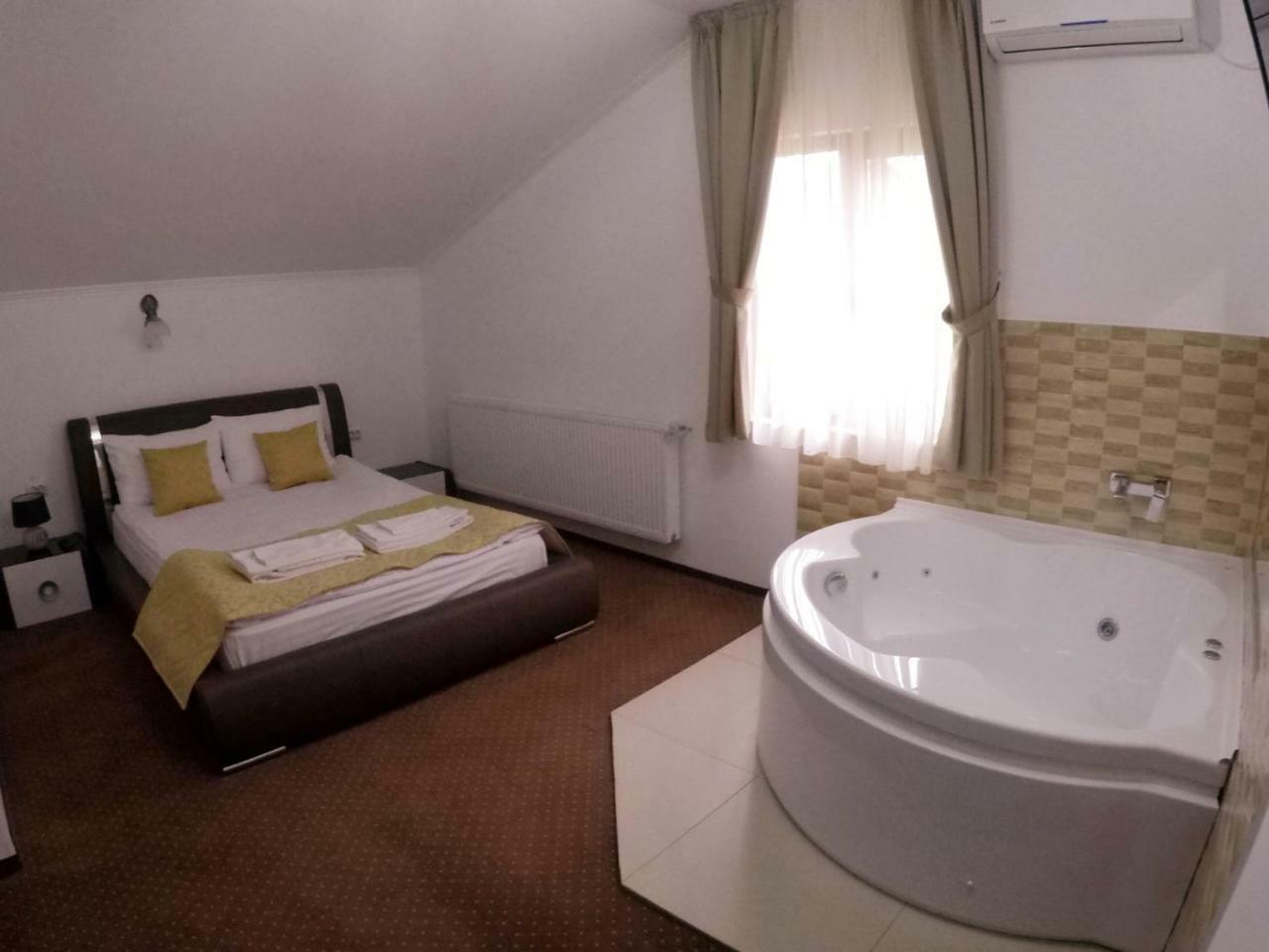 Casa Someseana Guest House Gilgau Ngoại thất bức ảnh